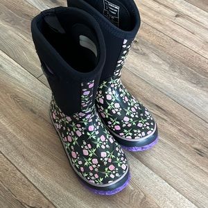 Girls size 3 boots